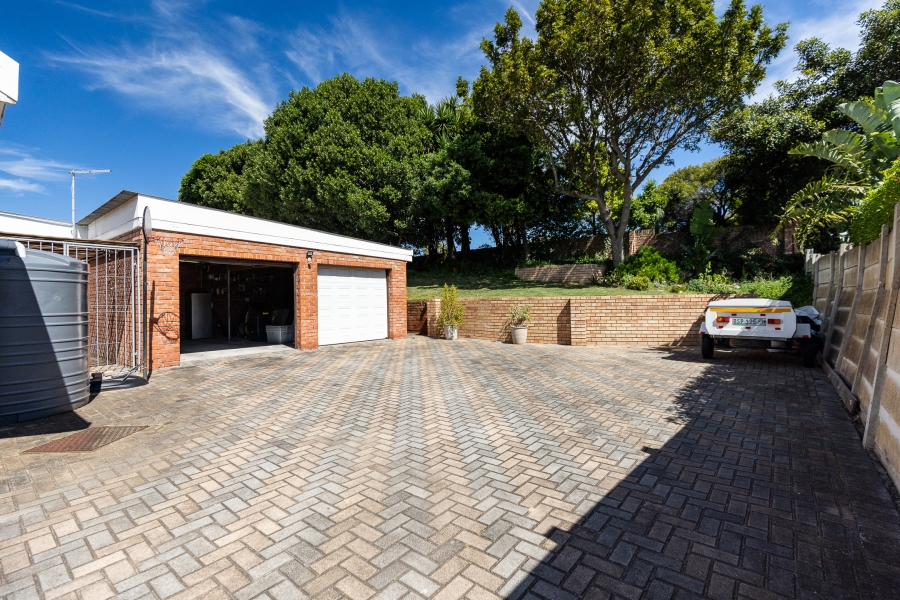4 Bedroom Property for Sale in Summerstrand Eastern Cape